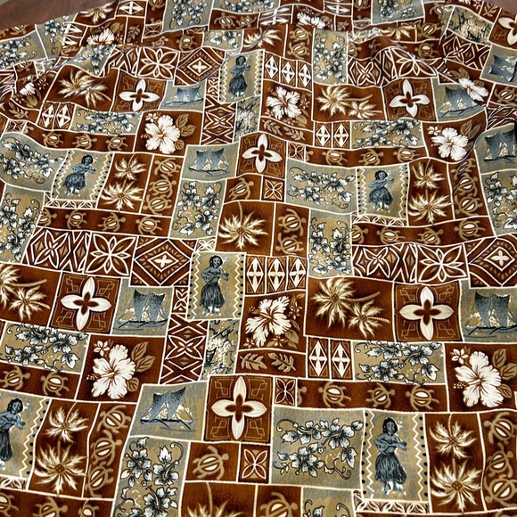 Roundy Bay XL Hawaiian Shirt - Picture 2 of 3